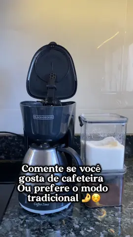 Otimizar o tempo no dia a dia é essencial para quem é dona de casa e trabalha CLT. Essa cafeteira da Black & Decker mudou a minha rotina: café rápido, saboroso e sem bagunça. Agora consigo aproveitar melhor as manhãs antes do trabalho! #donadecasa #vidadecasado #rotinadecasa 