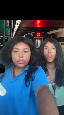 #greenscreen had so much fun on the c train today <3