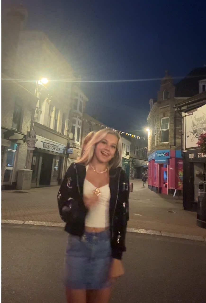 @𝓓𝓸𝓵𝓵𝔂-𝓻𝓸𝓼𝓮🩶 #newquay #trends #dances 