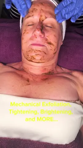 Green Power Peel ❤️ ALL n One Peel. Book your appointment online today! #bposhbeautybar #chemicalpeel #dermaplaning #facebook #facialtreatment #facial #skincare #beauty #agingskin #darkspots #acne #wrinkles #katytx #houstonesthetician #esthetician #houston #beautytips 