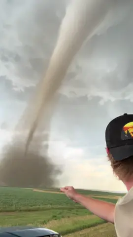 ALOST STRUCK BY LIGHTNING IN FRONT OF TORNADO- Dixon, SD - 07/28/2025