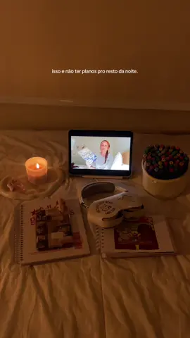 minha hora favorita do dia 🕯️🤍 #bobbiegoods #girly #journal #dailylife #livros