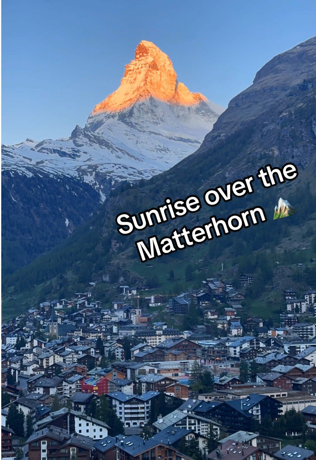 The golden glow of sunrise over Zermatt at the foot of the Matterhorn 🏔🌄 I shot this timelapse over the course of 2 hours and it takes my breath away every time! #shotoniphone #matterhorn #switzerland 