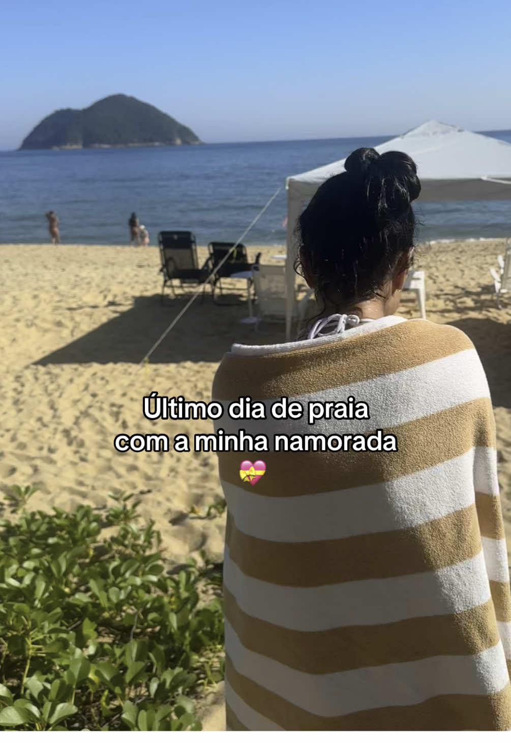 Eu não gosto de praia, mas essa tava boa demais rsrsrs 🥹❤️ @andressazb92  #fy #fyp #praia #foryou #lgbt #lgbt🌈 #namorada #sra #dra #amor #mar 