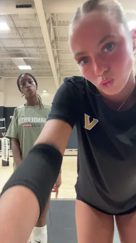 @reeseanimashaun #foryou #slay #nashville #tn #studentathlete #collegevolleyball #d1athlete #sec #ncaa #fyp #viral #dance 