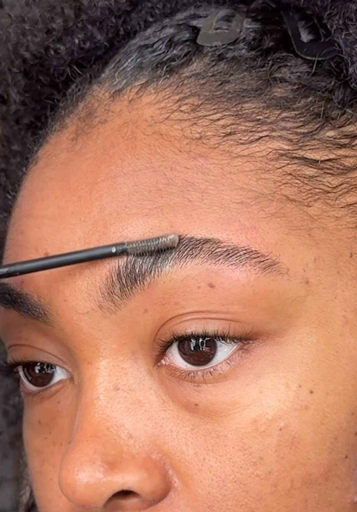 Thank God I know how to shape my own eyebrows  @Tweezerman @Spindrift  #eyebrowshaping #eyebrows #eyebrowshape 