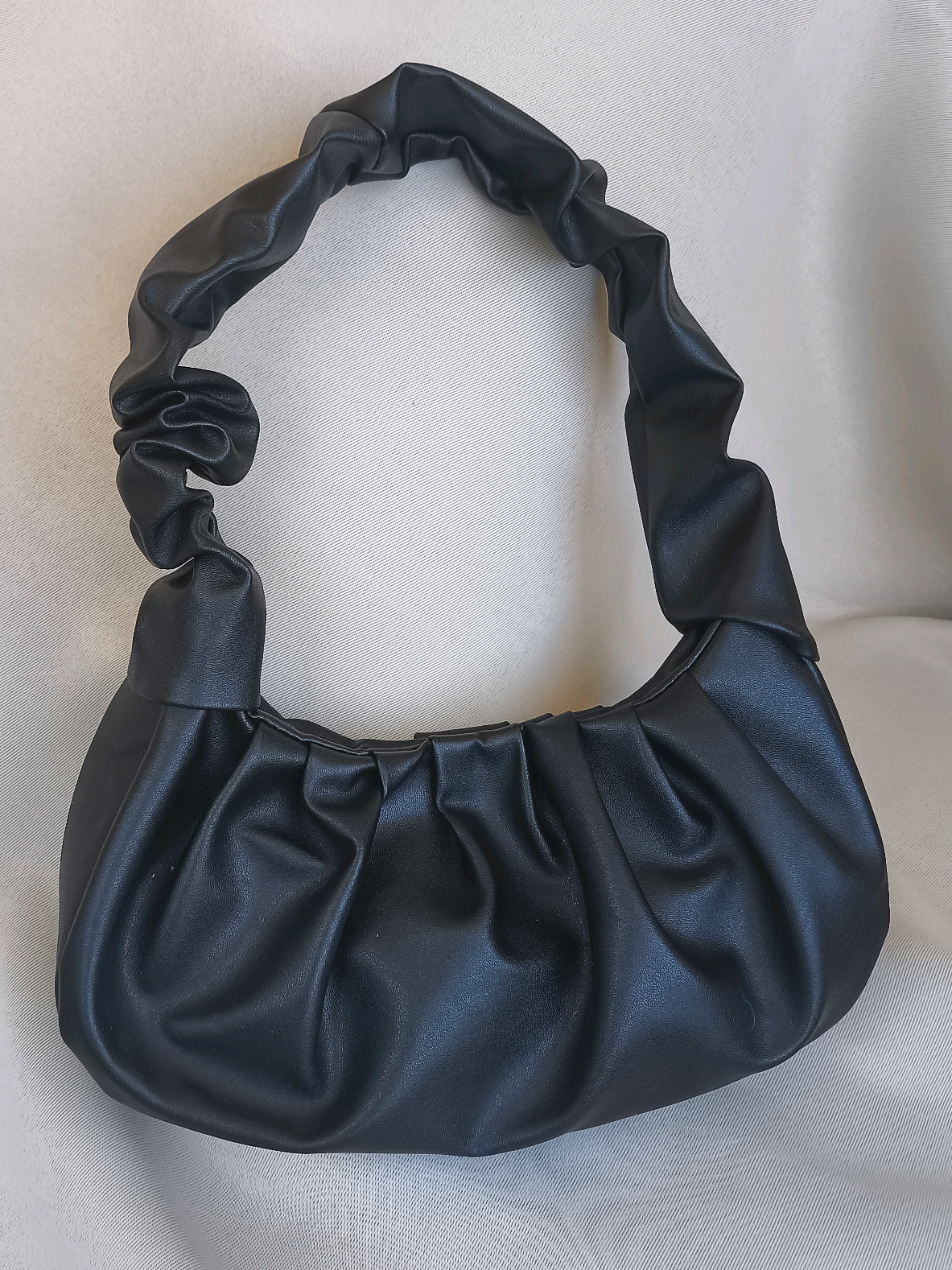 novidade exclusiva, modelo novo aqui na Lana Joana, amaram? 🩷 #bolsanuvem #bolsafeminina #bolsameialua #fyppppppppppppppppppppppp  #fyp #fy #balada #festa #clutch #bolsadeombro #jwpei #bag #CapCut 