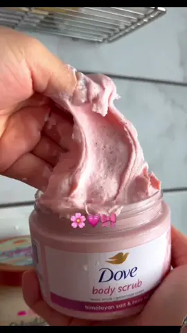 Limpe e esfolie sua pele ao mesmo tempo com o sabonete esfoliante da @Dove Brasil e eleve o nível do seu banho premium 🧽💖🎀🧴 #ugccreator #tiktokshop #creator #girlfriend #routineskincare #esfoliante #belezafeminina #banhopremium 