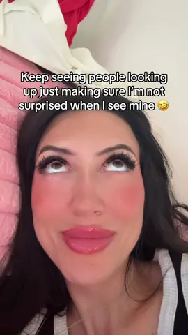 Some of y’all really be looking left and right at the same time 😆😆😆