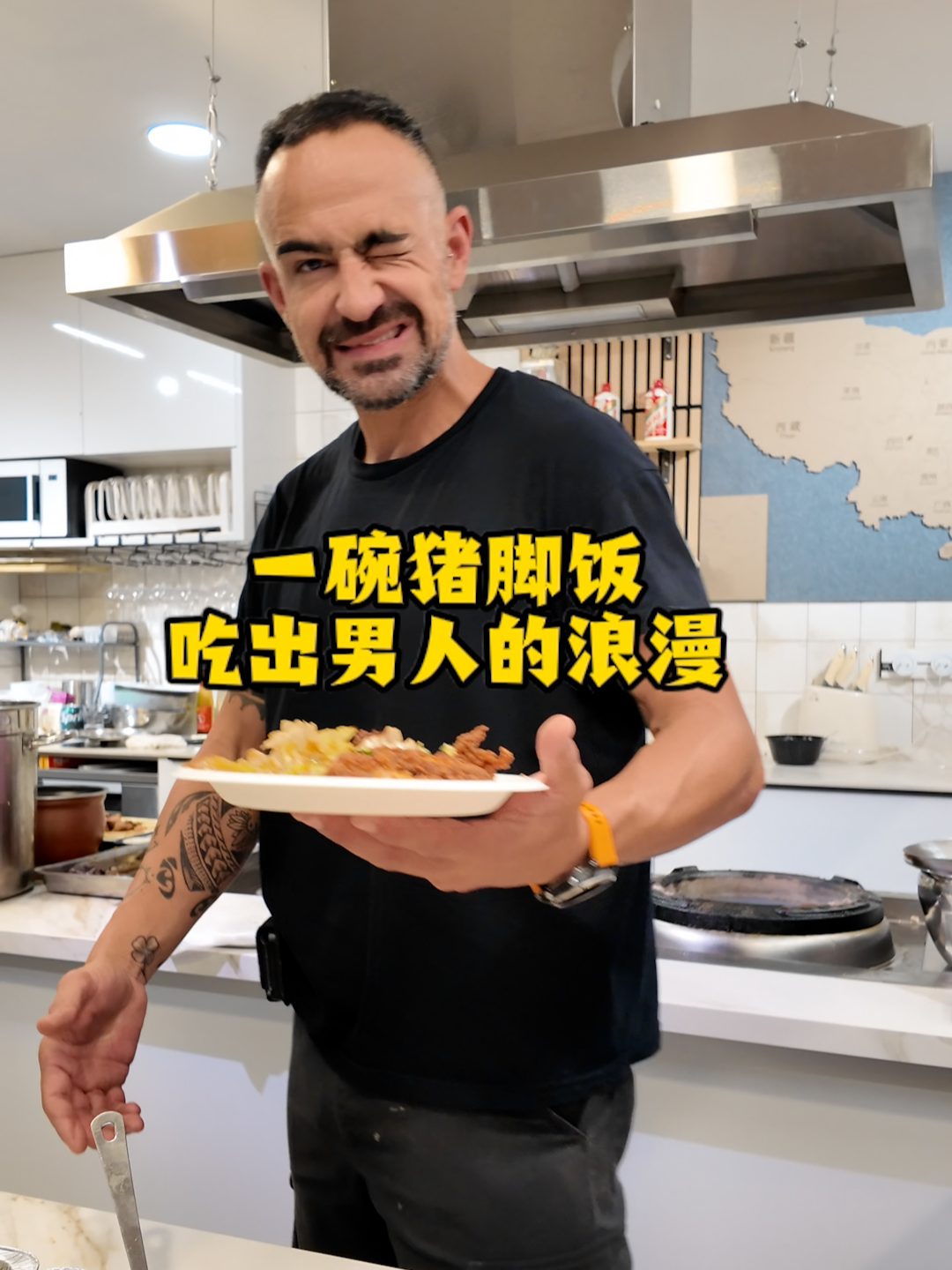 成都18一碗的猪脚饭自助，卖西班牙老外81不过分吧？#海外生活 #西班牙人 #美食 #西班牙陈挺