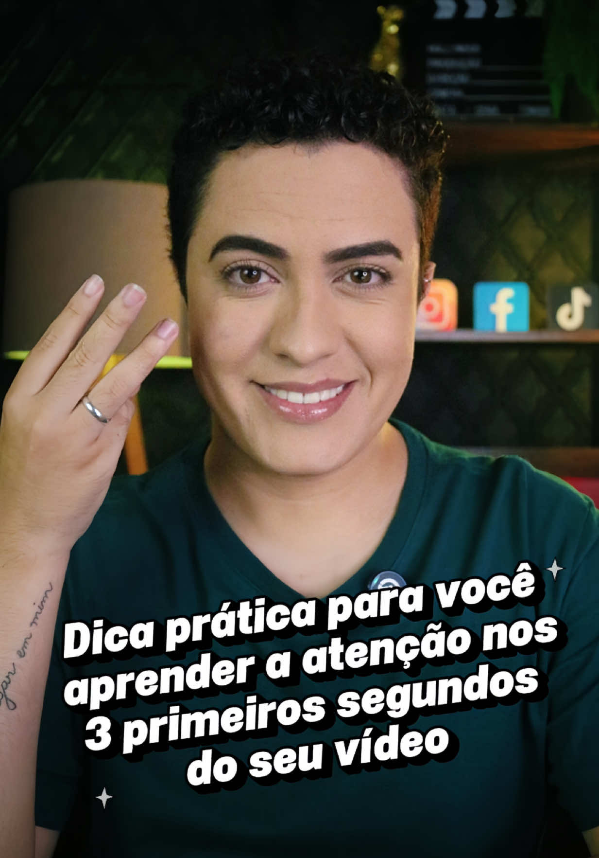 Se você não prender a atenção nos 3 primeiros segundos, ninguém vai assistir seu vídeo até o final. 😰 Vou te mostrar uma dica prática e simples para garantir que a pessoa pare de rolar o feed e fique te ouvindo. Assiste até o final e já salva pra aplicar no seu próximo conteúdo! 🚀 #marianamg #ouropreto #criadordeconteúdo #capcut #edicaodevideo #tutorial #minasgerais