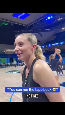 Paige clears up the rumors 🫣 @Paige Bueckers (via thecoachmelissa/X)