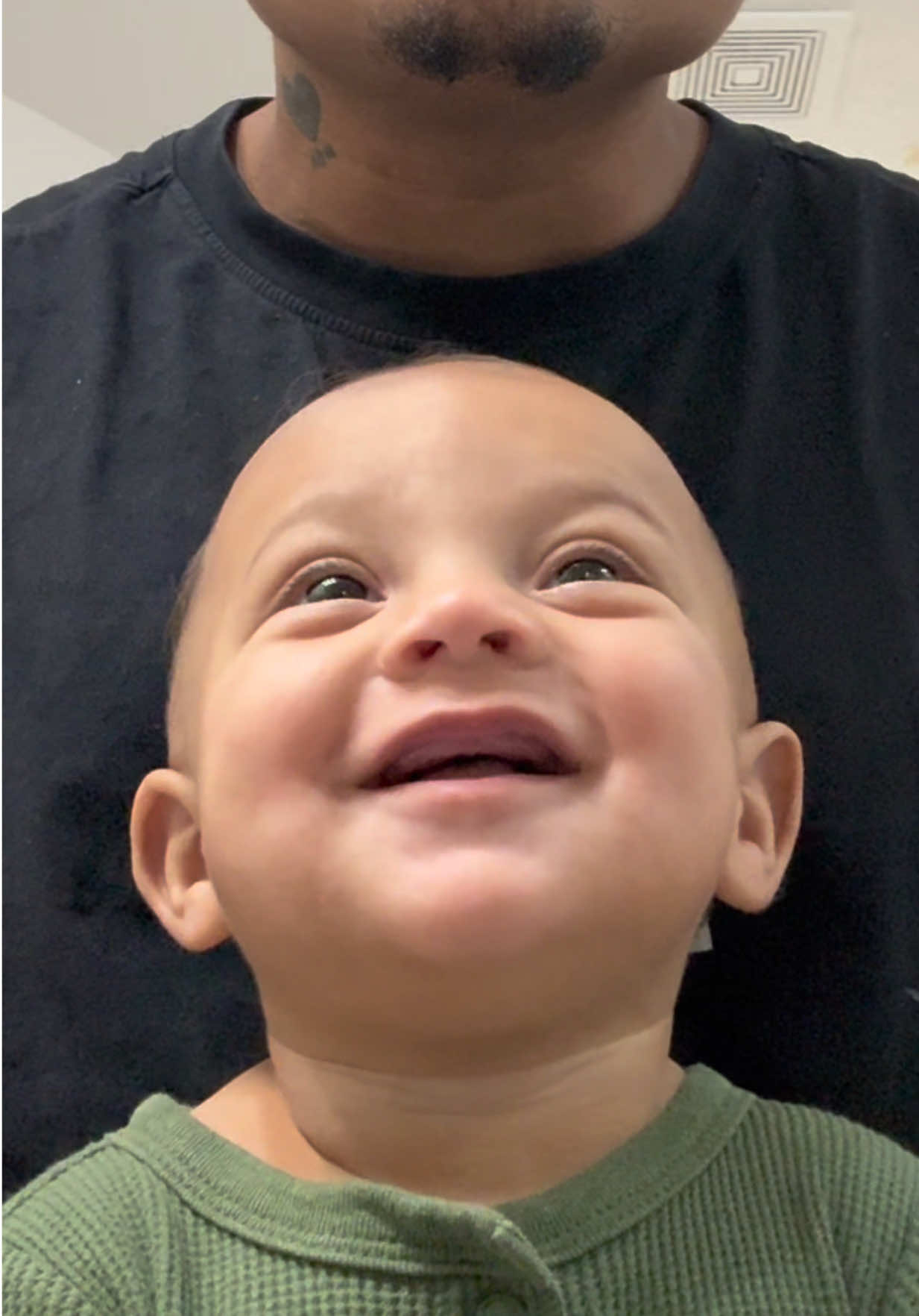 He was just all confused 😭😂😂😂 @Zaza #larobenz #funny #zaza 
