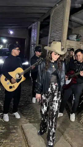 Alma Enamorada #chalinosanchez #corridos #almaenamorada 