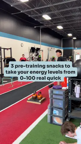When it comes to pre-workout fuel we want to turn to sources of quick digesting carbohydrates.  Needs will vary based on athlete, intensity, and duration of your training sessions, but aim for 25-50g of carbs beforehand to help support your energy needs.  Sessions lasting longer than 1 hour might require additional carbs!  #athletenutrition #sportsnutrition #sportsdietitian #athletetips #preworkoutsnack 