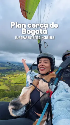 De mis planes favoritos cerca de Bogotá 💓🪂 volar con @Parapente en Bogotá y tener esta vista impresionante del Embalse de Tominé😍 súper recomendadoooo.  #bogota #plancercaabogota #plancercadebogota #parapentecercadebogota #parapenteguatavita #guatavita #guatavitacundinamarca #embalsedetomine 