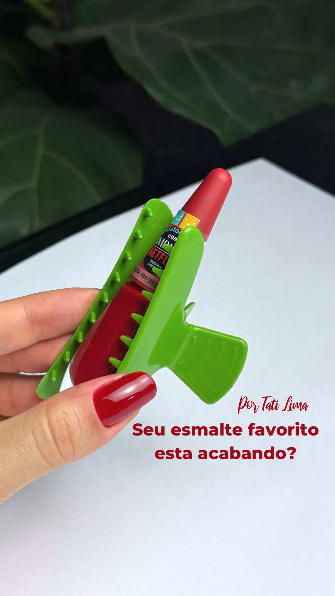 Você já tinha visto essa dica?  Eu vi e fiquei 😱 tive que testar e adorei  🔎 aqui os IDs do Mercado Livre, é só colar no buscador Esmalte Netinha: TAILI1-4MT7 Presilha de cabelo: TAILI1-J8TJ @Mercado Livre  #MercadoLivre #MeusFavsDoMercadoLivre #esmalte #unhas 