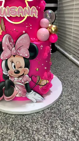 Una linda torta de Minnie Mouse estamos ubicados en Caracas 😀 #minniemouse #tortas #tortaspersonalizadas #reposteria #paratiiiiiiiiiiiiiiiiiiiiiiiiiiiiiii 