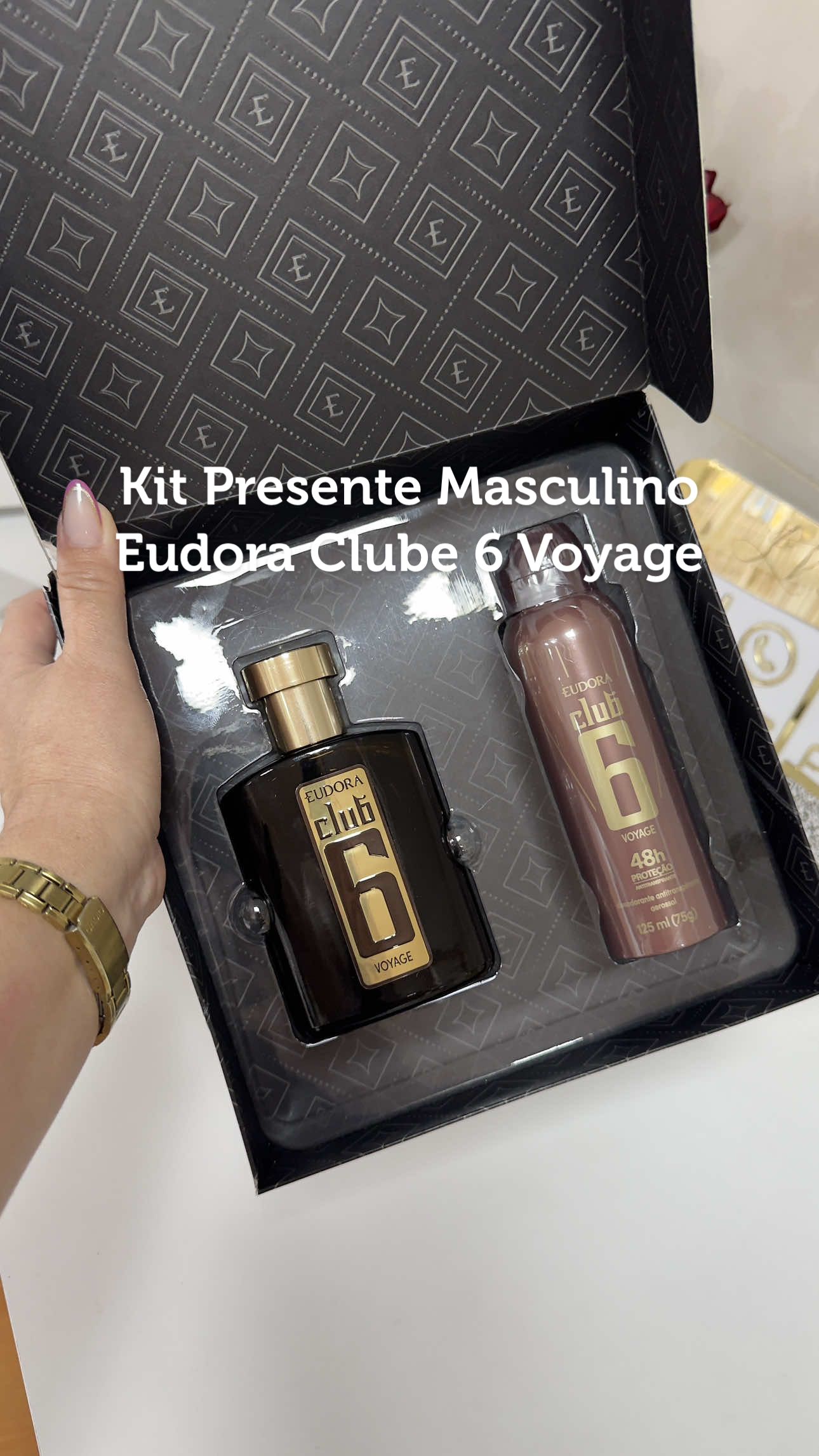Presente masculino de impacto? ✨ O Kit Club 6 Voyage da Eudora tem perfume marcante e desodorante com 48h de proteção. Elegante, quente e irresistível. Disponível à pronta entrega! 🖤 #perfumeeudora #presentemasculino #clube6voyage #eudora #dicadepresente #eudoramairipora 
