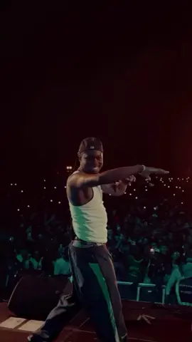 Tiakola en live avec lyrics affichés en rythme 🎼🔥 #CapCut