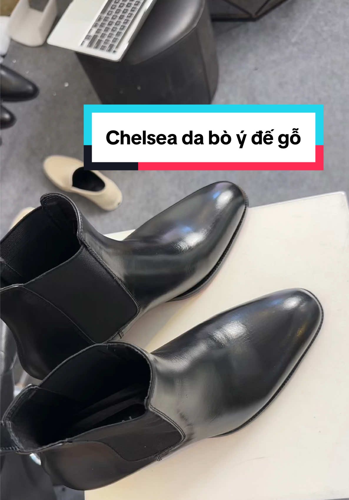 #chelseaboot Chelsea Da bò ý cao cấp đế phíp gỗ cao từ 3 đến 5cm có phân loại đế đen và đỏ ae thoải mái lựa chọn bảo hành 2 năm hỗ trợ đổi mới nếu lỗi bong da và đế ae yên tâm sử dụng #harnessboots #saintlaurent #boots #nghienboots #chelseaboot 