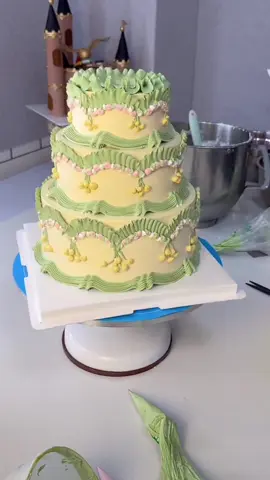 #fyp #foryoupage #cakedecorating #3layercake #cutecake 