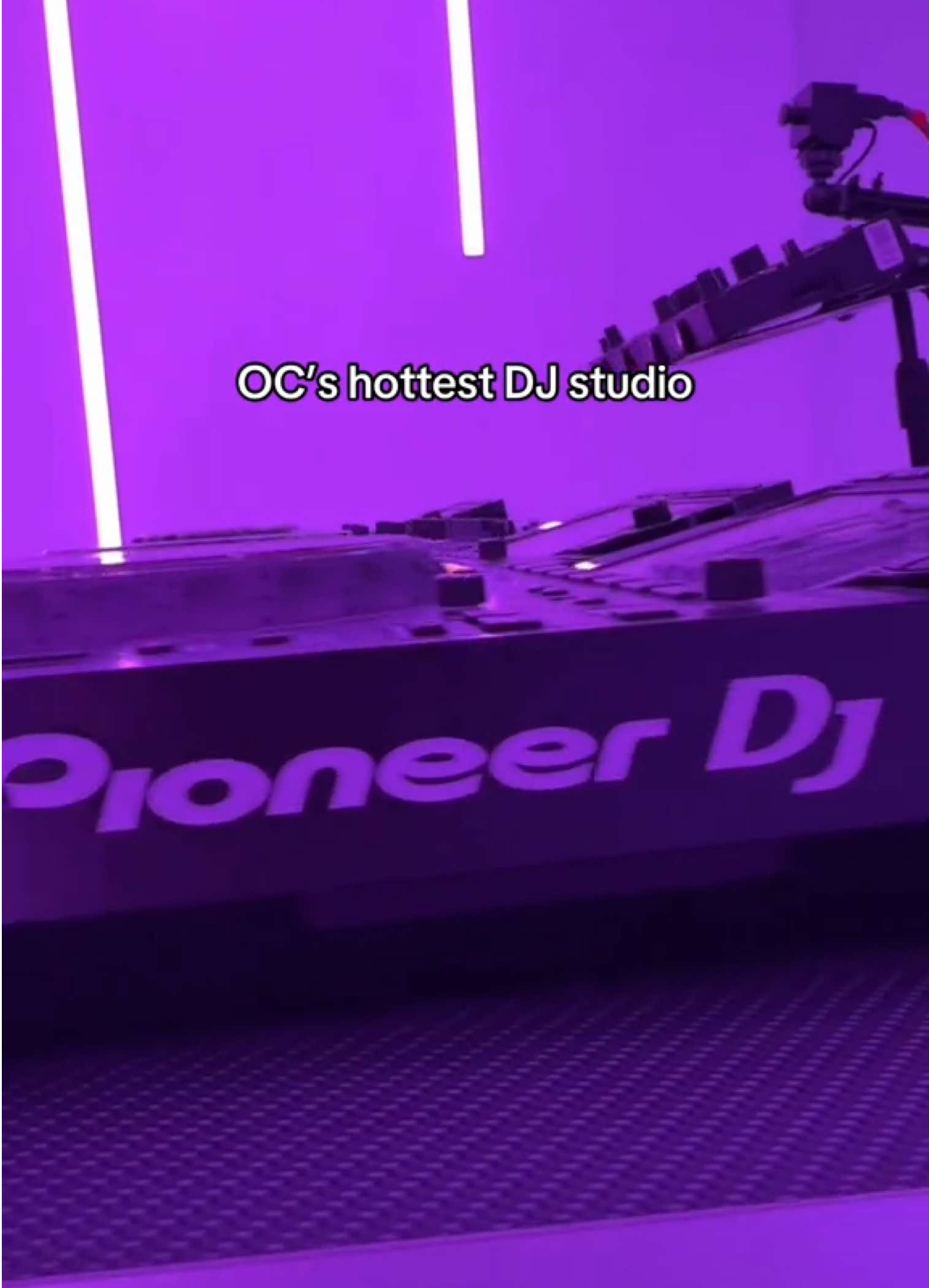 📍OC fam — tap in at Future Studios OC for clean mixes and quality sound at your fingertips❤️‍🔥 #housemusic #orangecounty #musicstudio #dj @AlphaTheta / Pioneer DJ USA #pioneerdj #cdj3000 