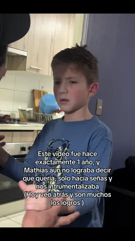Buscando registros de años atrás es que con lágrimas en los ojos veo cuánto a progresado mi niño, dice muchas palabras ahora, se hace entender perfectamente y a avanzado muchísimo, todo gracias a la alimentación que la hemos logrado cambiar casi en un 100%, retire galletas de arroz definitivamente entre otras cosas #miprincipe💙👑 #autistastiktok #autismo ##mamaazul💙 #TEAmo #teamamos #teaencasa #viviendoautismo #autismosinlimites 