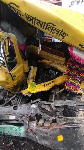 আজকে ভোরে নাসিম ভাই এবং তার বন্ধুর গাড়িটা অ্যাক্সিডেন্ট হয় কাচিকাটা ট্রলার সামনে নাসিম ভাইয়ের হেলপার শাহিন ভাই  মারা গেছে জন্য দোয়া করবেন সবাই 🥺🚍