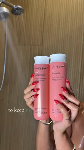 #gifted_by_livingproof If you’re looking for a healthy shampoo & conditioner, I highly recommend this for long lasting defined curls and clean scalp. #wavyhairroutine 