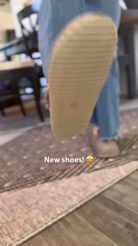 POV: you weren’t planning on loving them this much 😮‍💨 These are the kinda slides that make you forget you own other shoes. 10/10 for the squish. 12/10 for the vibe. #dupealert #cushiongirlera #tiktokshopfinds #brooklyndupes #softgirlenergy #easystyle#CapCut 