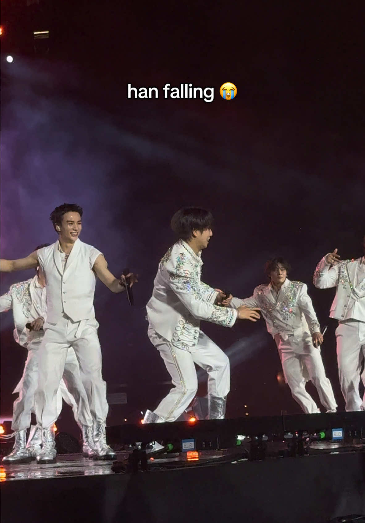 them laughing at him 😭 #straykids #skz #hanjisung #han #stay #dominatetour #dominatetourstraykids #fyp 