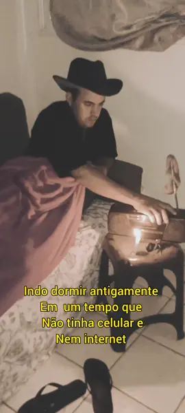 como era antigamente dormir com o rádio ligado ouvindo as músicas traduzidas 🥲 #anos90 #Nostalgia #viral #radio #Flashback #nostalgia90an 