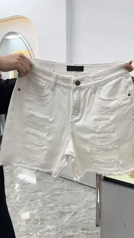 Mã trắng rách phong cách cho ae . Bụi phố luôn
