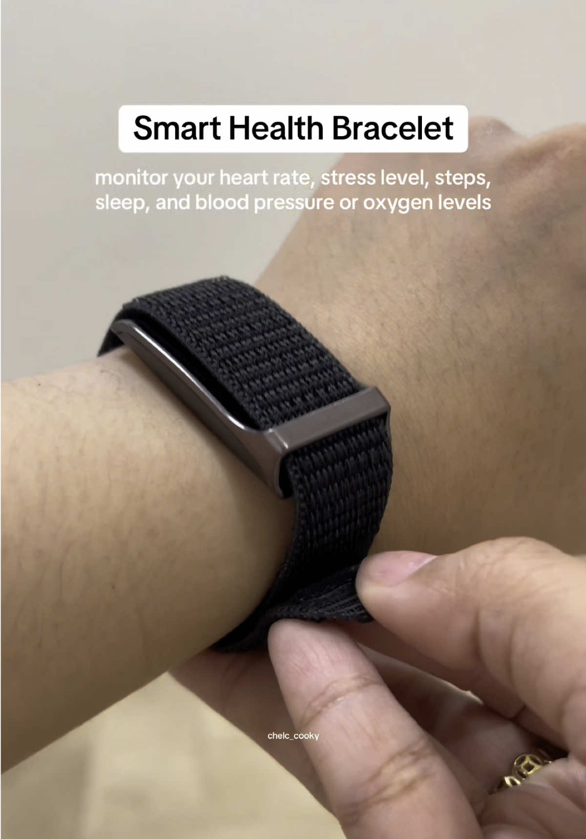 screenless smart health bracelet that can measure your heart rate, blood oxygen, stress level, sleep monitoring, exercise pedometer and more. #smartwatch #healthband #fitnesstracker #techtok #giftforhim #giftforher #foryou #fyp 