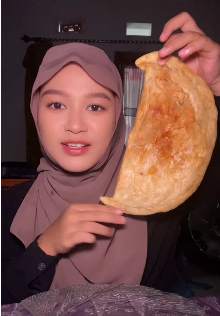 Cireng bukan sembarang cireng, gede puolllll 😭 bisa dimakan satu rt wkwk ##kuliner #makan #food #mukbang #Foodie #kulinertiktok #jajanantiktok #cireng 