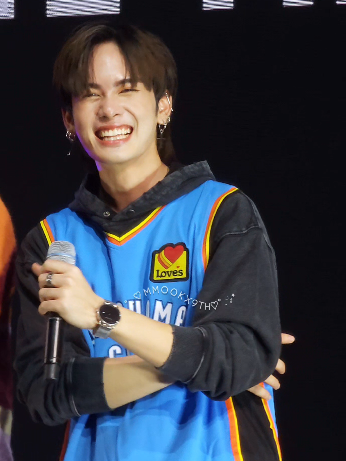 ก้เปนความสดใสของโลกใบนี้มาตั้งแต่ตอนนู้นแล้วนี่นาาา🐶✨️ เจอแซนจิ๋วครั้งแรกตั้งแต่ปี2023  น่ารักทิสุบเลยยย🥺🤏🏻💕@santa.pp  #santapp #santapongsapak #แซนต้าพงศภัค #santyofsanta  #BetweenUsFanMeeting 