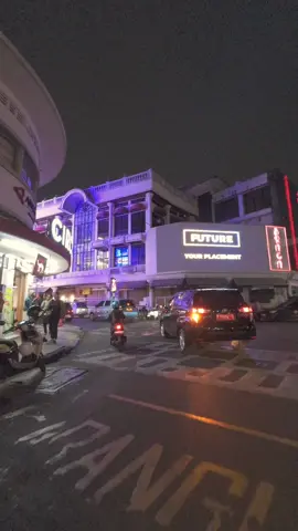 Braga yang estetik kalo malam...  #alunalunbandung #bandung #bandungsianghari #bandungmalamhari #kotabandung #bandungpisan #fyp #jalanasiaafrika #bandungpagihari #jalan braga