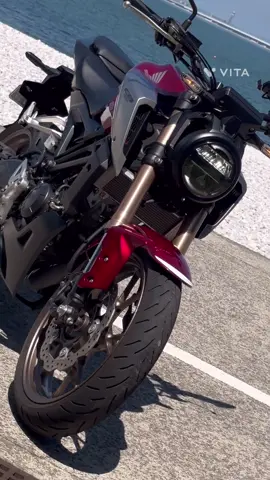 CB125Rです。250ccが欲しかったですけどね、保険料高いんす…でもかっこいいでしょ！？場所はマーブルビーチです！ #ホンダ #cb125r #マーブルビーチ 