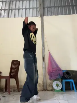 Bruhhh wtf is this 💀🤣🥲 #khmer #cambodia #foryou ##khmertiktok #fyp #dance 