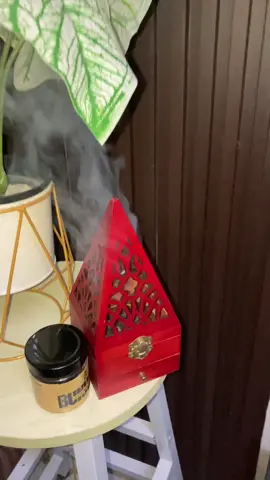Set Bukhoor untuk pemula..set bukhor ni korang akan dapat  1 bekas kayu bukhoor 2 pack arang 1 serbuk Kayu gaharu (Perfume) 50g 1 lighter bukhoor  #setbukhoor #setbukhurmurah #setbukhur #bukhur #bukhoor 