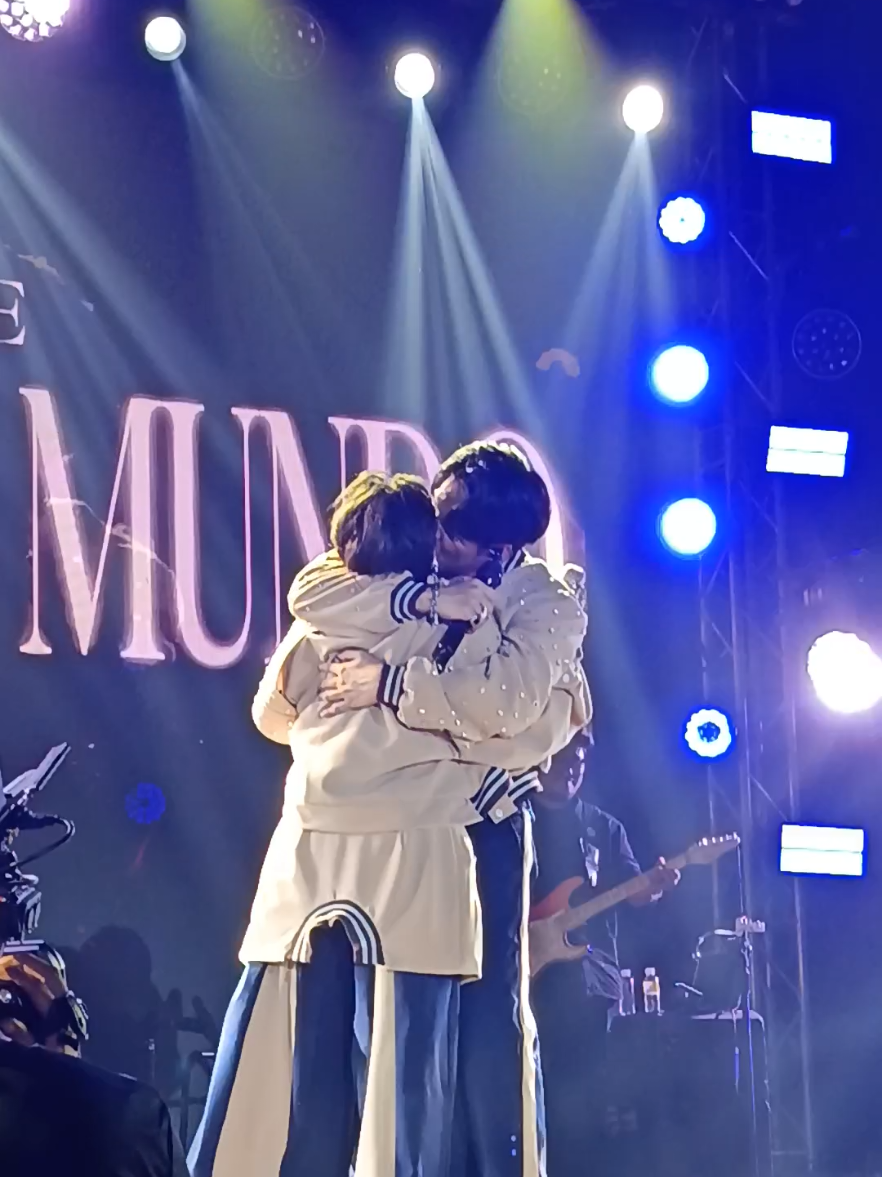 If love had a sound, it would be them singing ‘Palagi’ and smiling like that. 😭💫 She gets serenaded AND kissed? Lord, asa naman akong TJ? 😭💘 The way he looks at her while singing ‘Palagi’? That’s the kind of love I pray for. 🥹🙏 @KZ @TJ Monterde  #OPMCoupleGoals ”#sarilinatingmundoday1cebu #Palagi #TJxKZ #kiligmuch 
