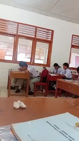 ngantuk, malas, capek lengkaplah semua jam rawan tidur siang...