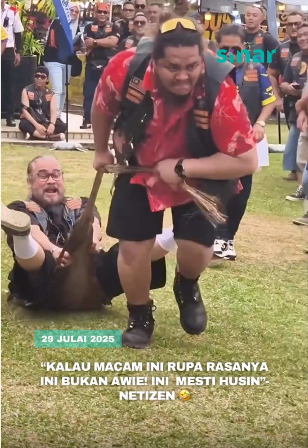 Apa yang comel sangat ni Tok @awieofficial ? 🤣 Sumber: TikTok zainijins #SINARKongsi #SINARMuzikRetroTerbaik #fyp #foryoupage #fyppppppppppppppppppppppp #trending #awie #wings 