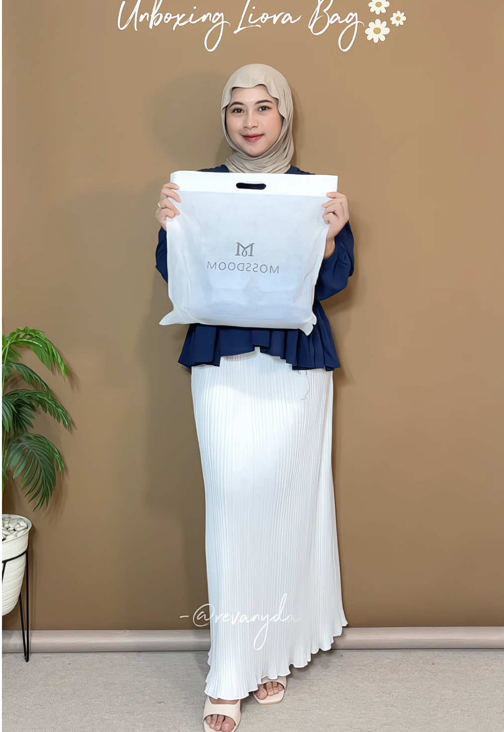 Ga pernah skip koleksi tas dari @MOOSDOOM ❤️ #bag #moosdoom #outfitideas 