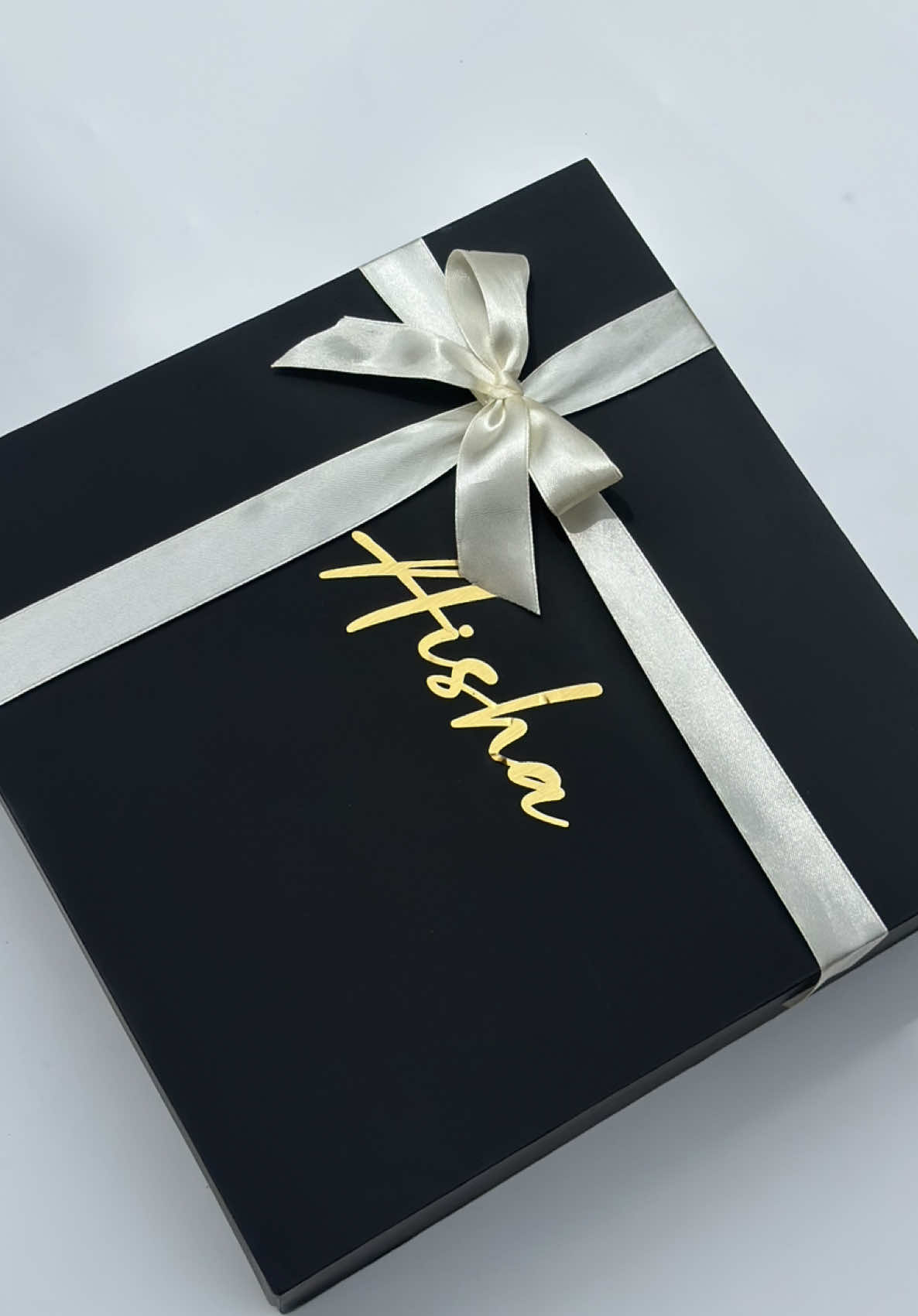 Send this to remind him you love chocolates🤭#treatbox #giftideasforher 