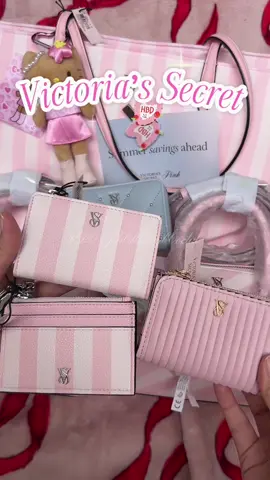 ของขวัญยอดฮิต 🐰✨ Victoria’s Secret 👋🏼 🎀กระเป๋า ที่คนเก๋ ต้องมี อัปเดตของใหม่! 🥹✨Tote VS สี Heritage Stripe Tote  ขายดีตลอดกาล!💘