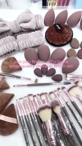 All of these makeup brushes set only this price and they free shipping 😮💕#makeup #makeupbrush #makeupbrushes #makeupbrushset #girls #fyp #tiktok #vanity 
