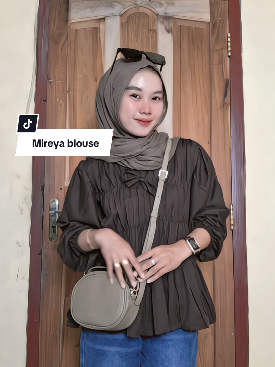 Akhirnyaaa punya warna coffee koleksi mireya blouse yg ke 3 sesukaaa ituu♥️🫶 #mireyablouse  #blouseserut  #onora 
