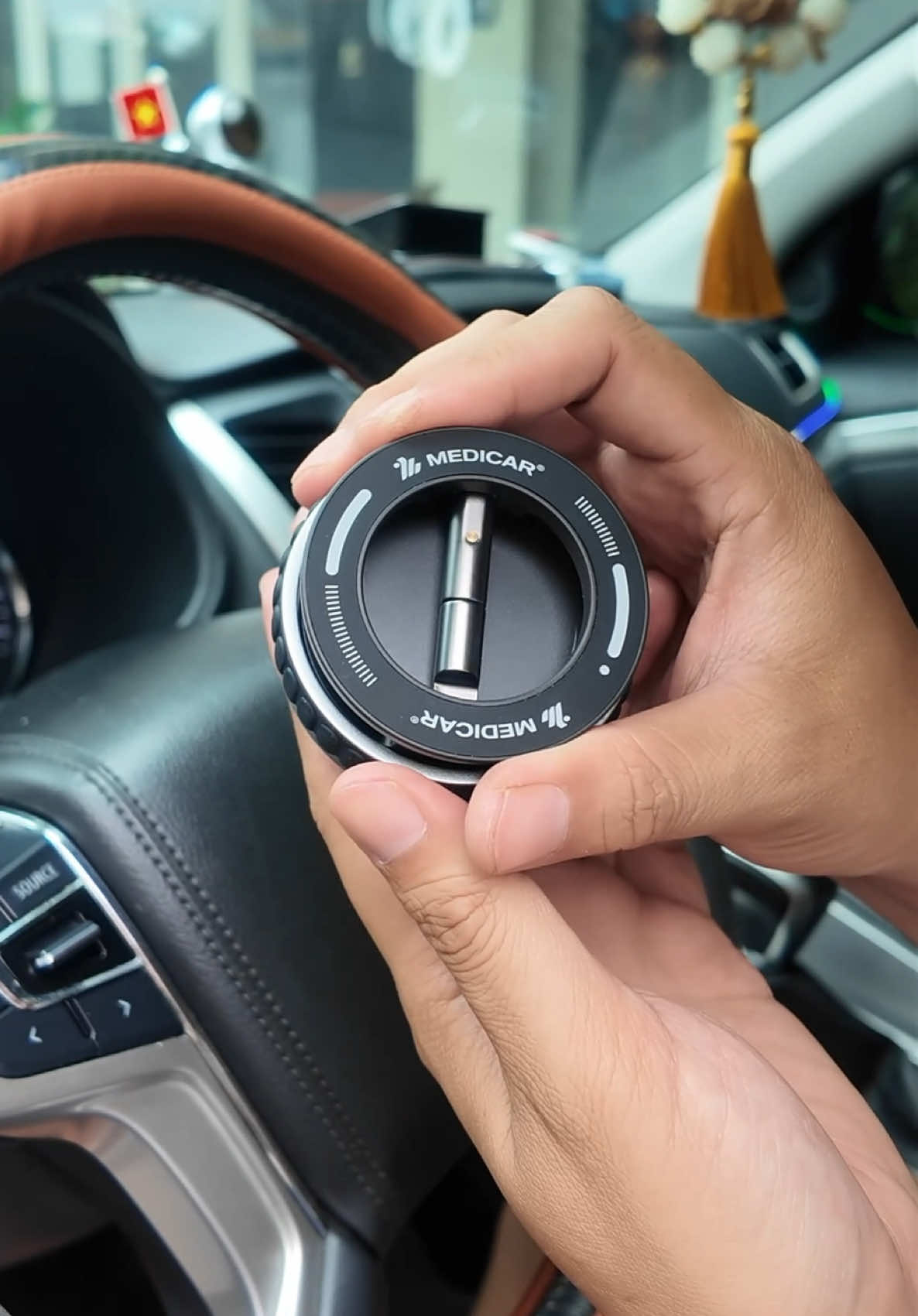 Giá đỡ magsafe mới ra mắt Medicar, khá đẹp khá sang #anhthereview #phukienoto #giadodienthoaioto 